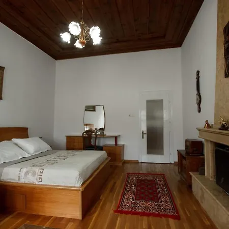 Emblematic House 2 ゲストハウス ジロカストラ