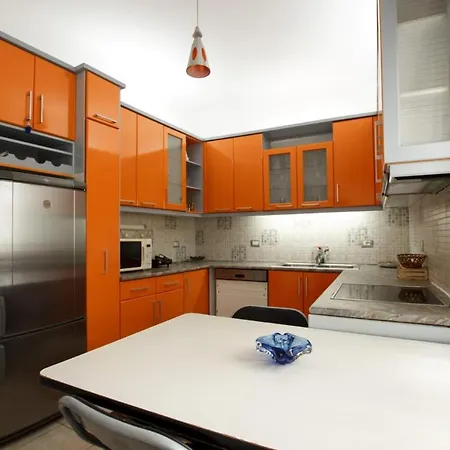 Emblematic House 2 ゲストハウス ジロカストラ