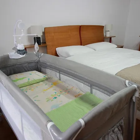 Emblematic House 2 ジロカストラ