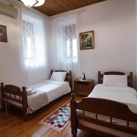 Emblematic House 2 Konukevi *