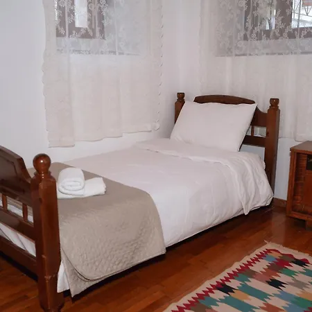 게스트하우스 Emblematic House 2 Gjirokastër